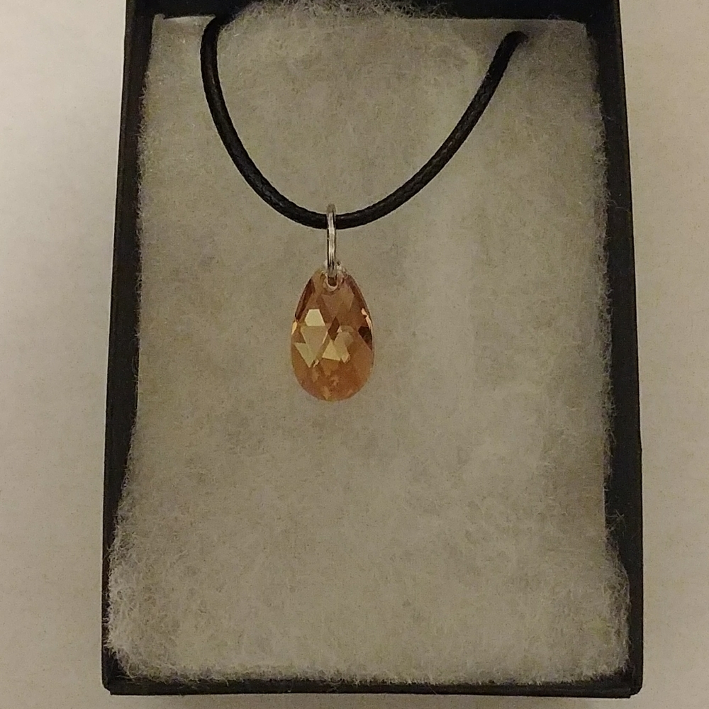 Illusion Gold Crystal Teardrop Necklace - Picture 3 of 8